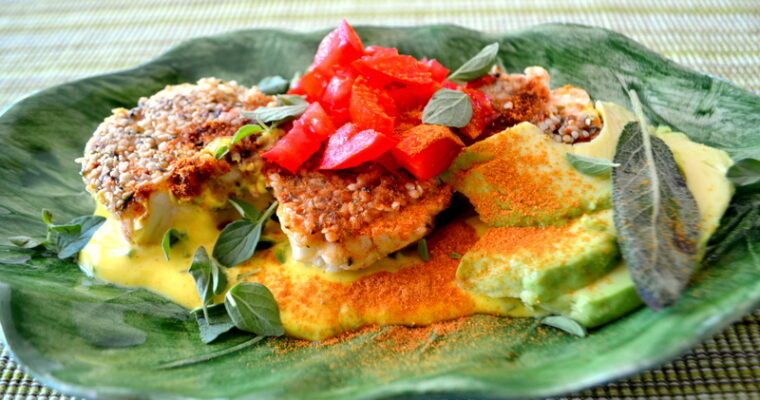 Hamburger di cavolfiore con semi di canapa, salsa di curcuma e polvere di rosa canina