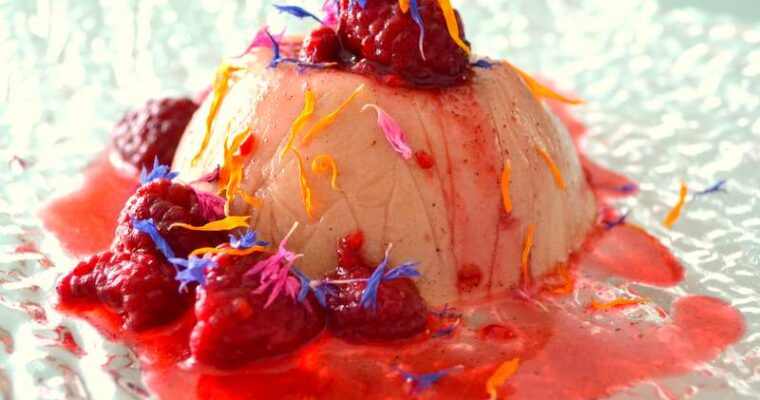 Panna cotta al cocco con lamponi alla vaniglia