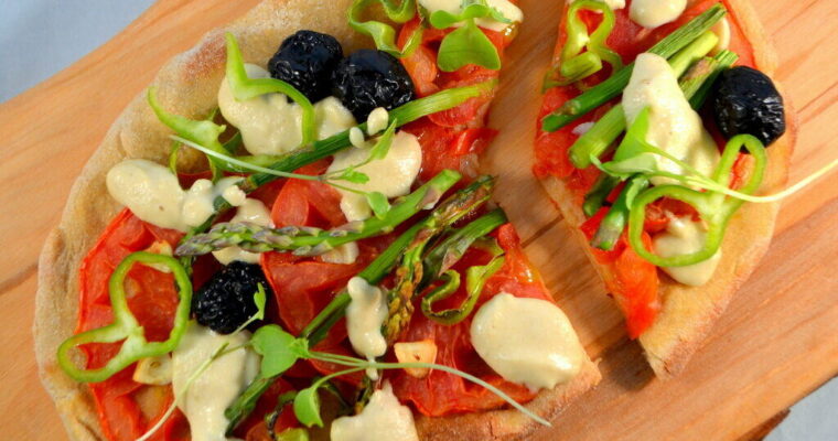 Pizza di verdure con crema di anacardi