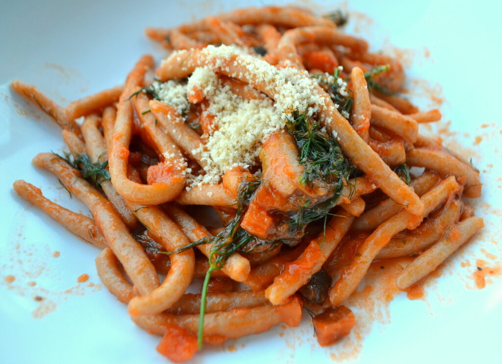 Pici toscani di semola di grano duro Senatore Cappelli (pasta fatta in casa)