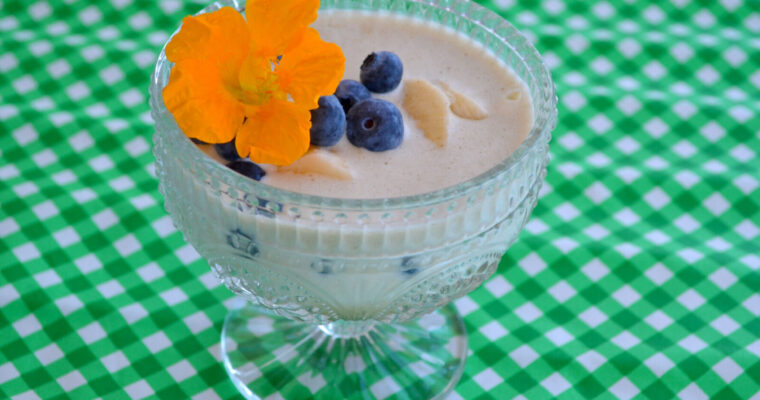 Spuma di canapa con frutta fresca