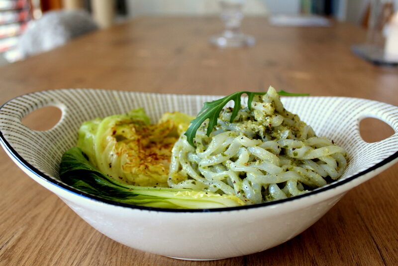 Spaghetti Konjac con pesto verde e verdure al vapore