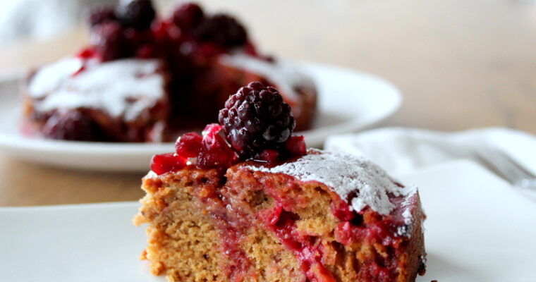 Torta di spezie con frutti di bosco