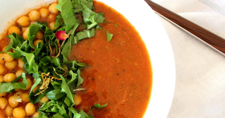 Zuppa di pomodoro con fave