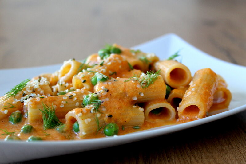 Mac and Cheese vegan mit geröstetem Paprika