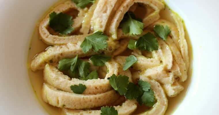 Zuppa Flädle della Foresta Nera vegana