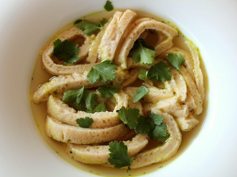 Zuppa Flädle della Foresta Nera vegana