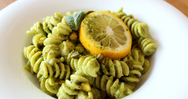 Pasta di avocado delizioso