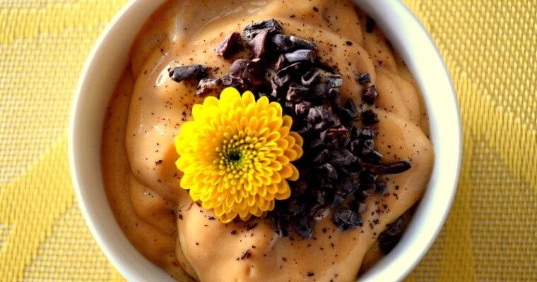 Crema di mango con scaglie di cacao