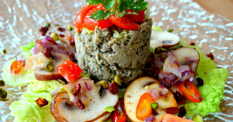 Mousse di castagne e coriandolo con champignon, verza e pistacchi – vegana e senza glutine