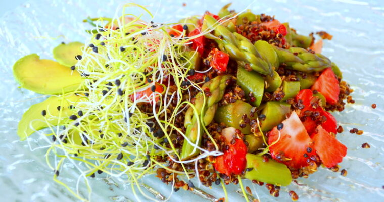 Insalata di quinoa e asparagi: ricca di sostanze vitali e saziante