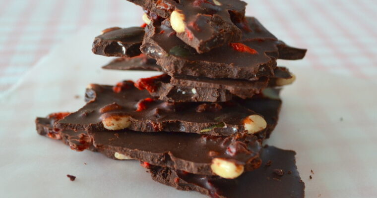 Cioccolato con wasabi, bacche di goji e noci