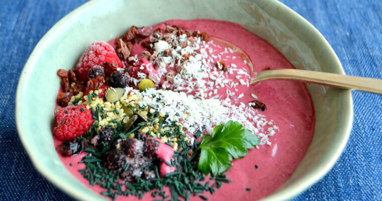 Bowl di lampone dolce con granella di Spirulina