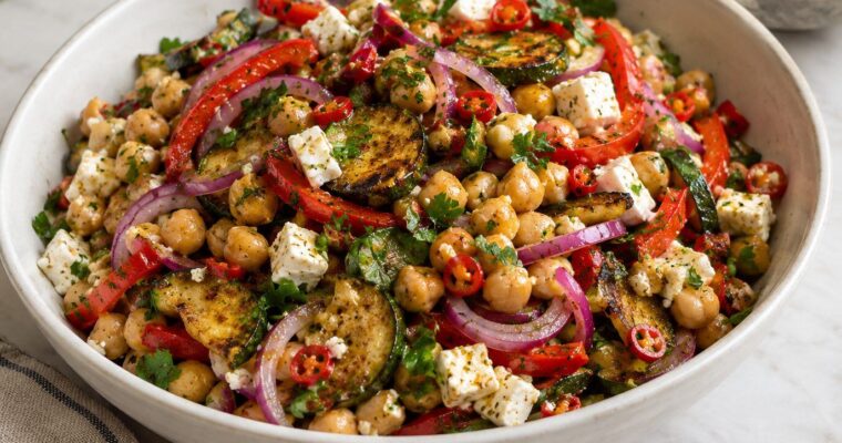 Leo Krölls Kichererbsensalat mit Zucchini, Paprika und Feta